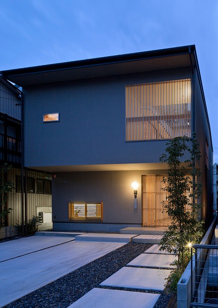 �z�����̂��钬��