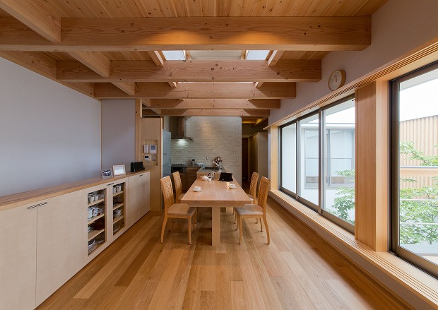 �z�����̂��钬��