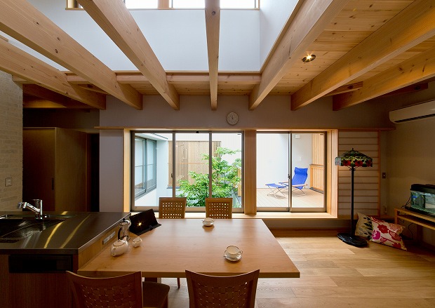 �z�����̂��钬��